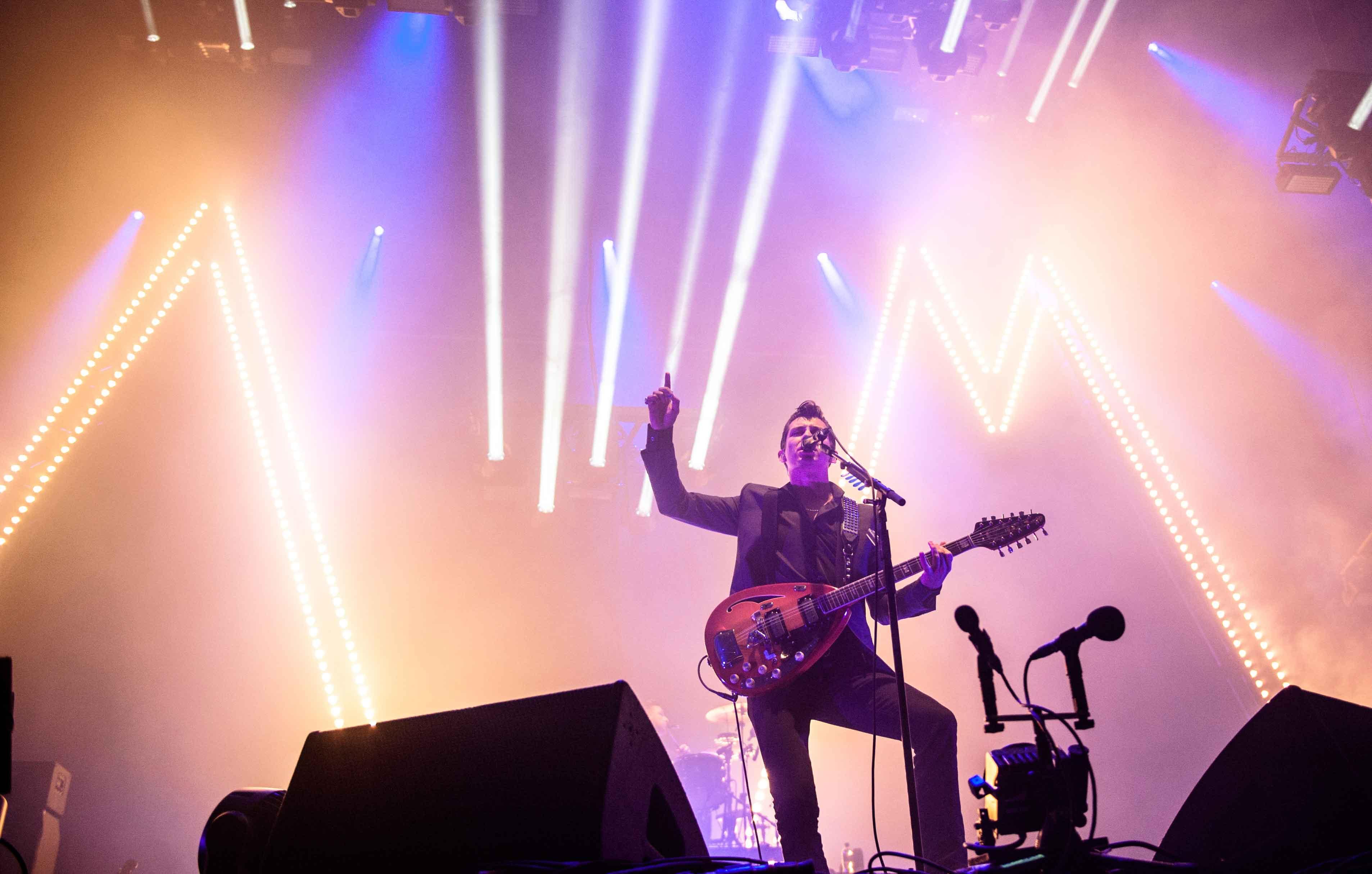 I Bet You Look Good On The Arena Dance Floor: Arctic Monkeys Reach